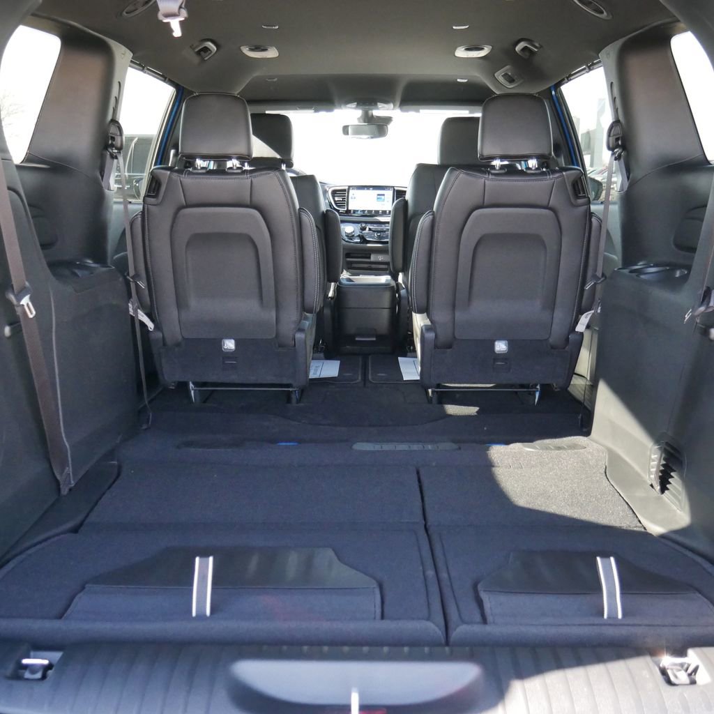 New 2026 Chrysler Pacifica Select image 21
