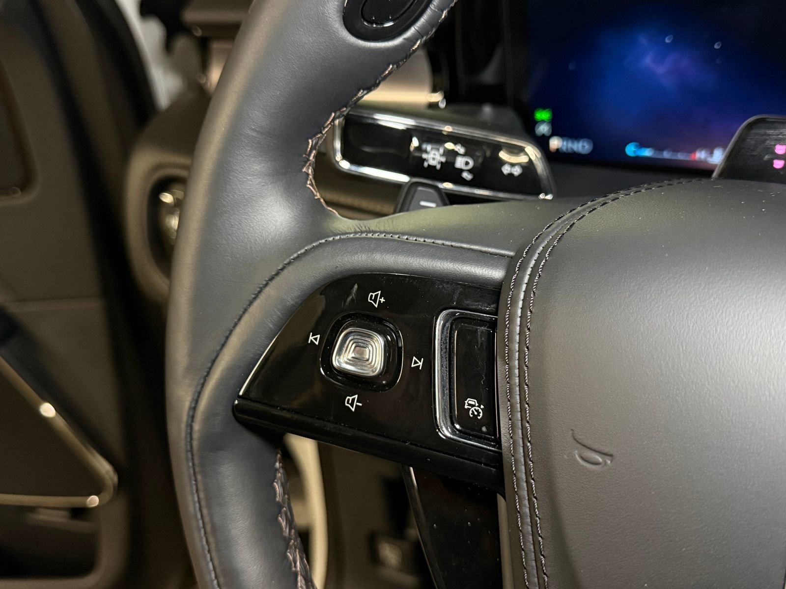 New 2026 Lincoln Aviator AWD image 31