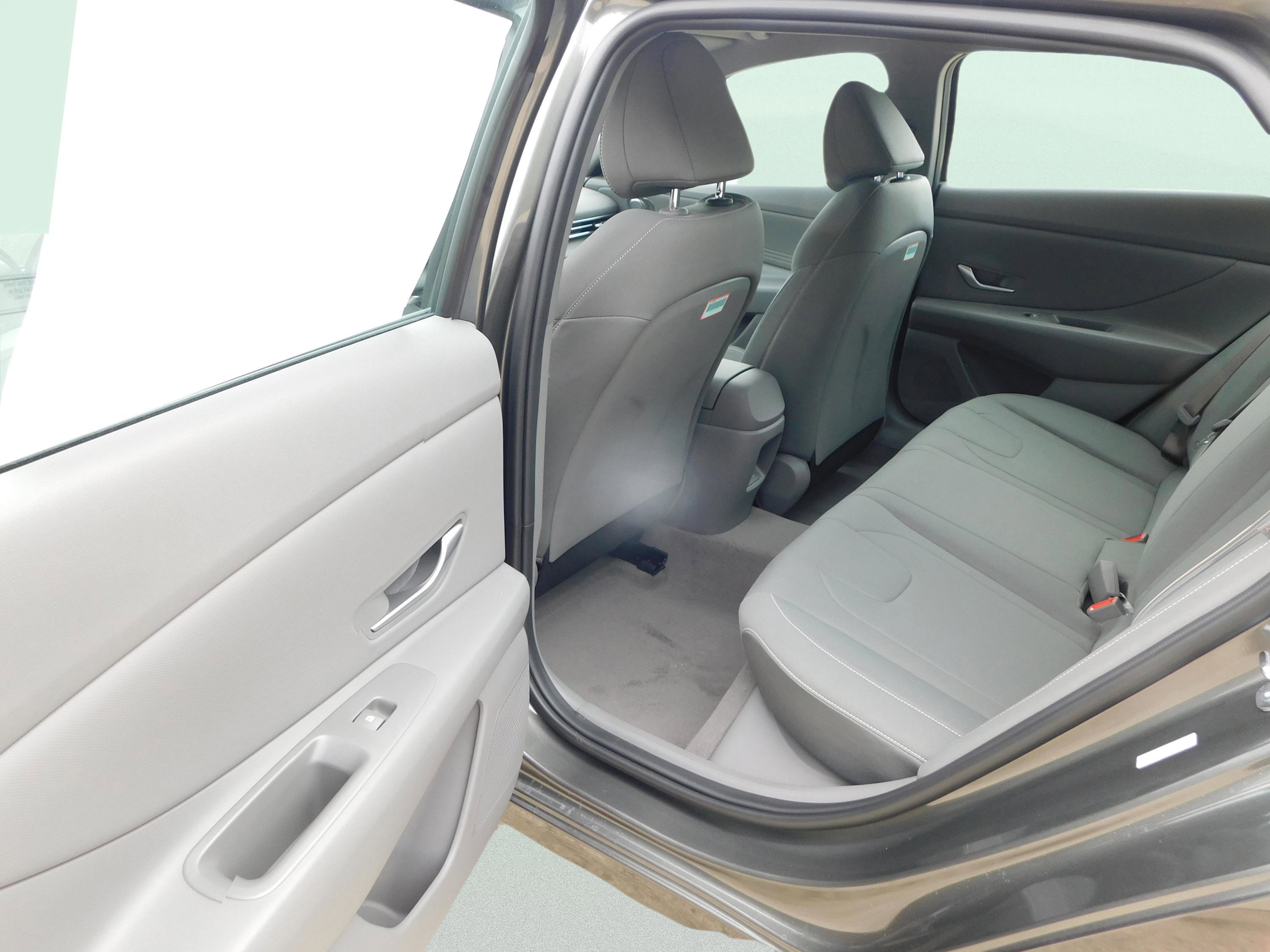 Certified 2025 Hyundai Elantra Sport image 9