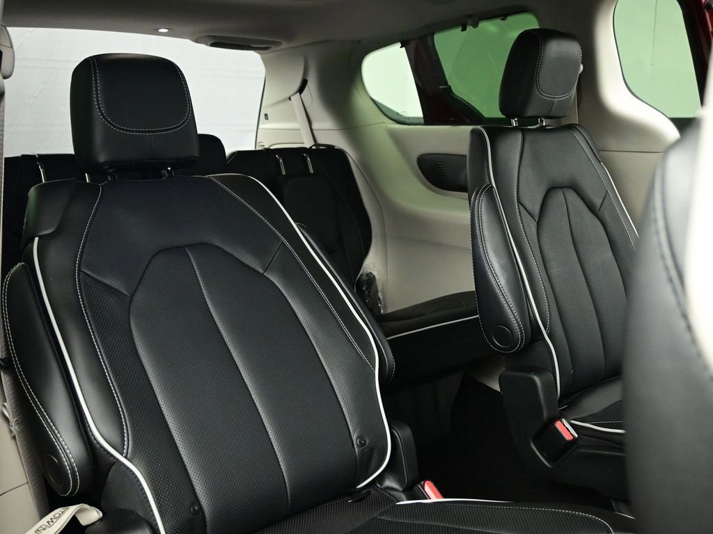 Used 2022 Chrysler Pacifica Limited image 33