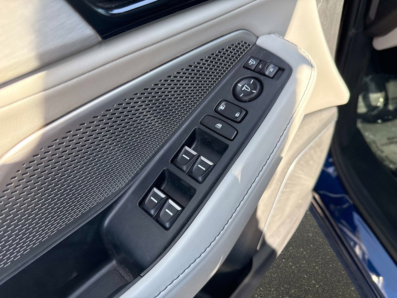 Used 2023 Acura MDX FWD w/ Technology Package image 18