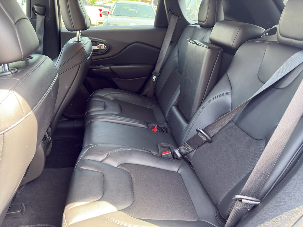Used 2021 Jeep Cherokee Latitude Plus FWD image 15
