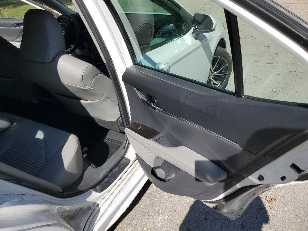 Used 2021 Toyota Camry SE image 20