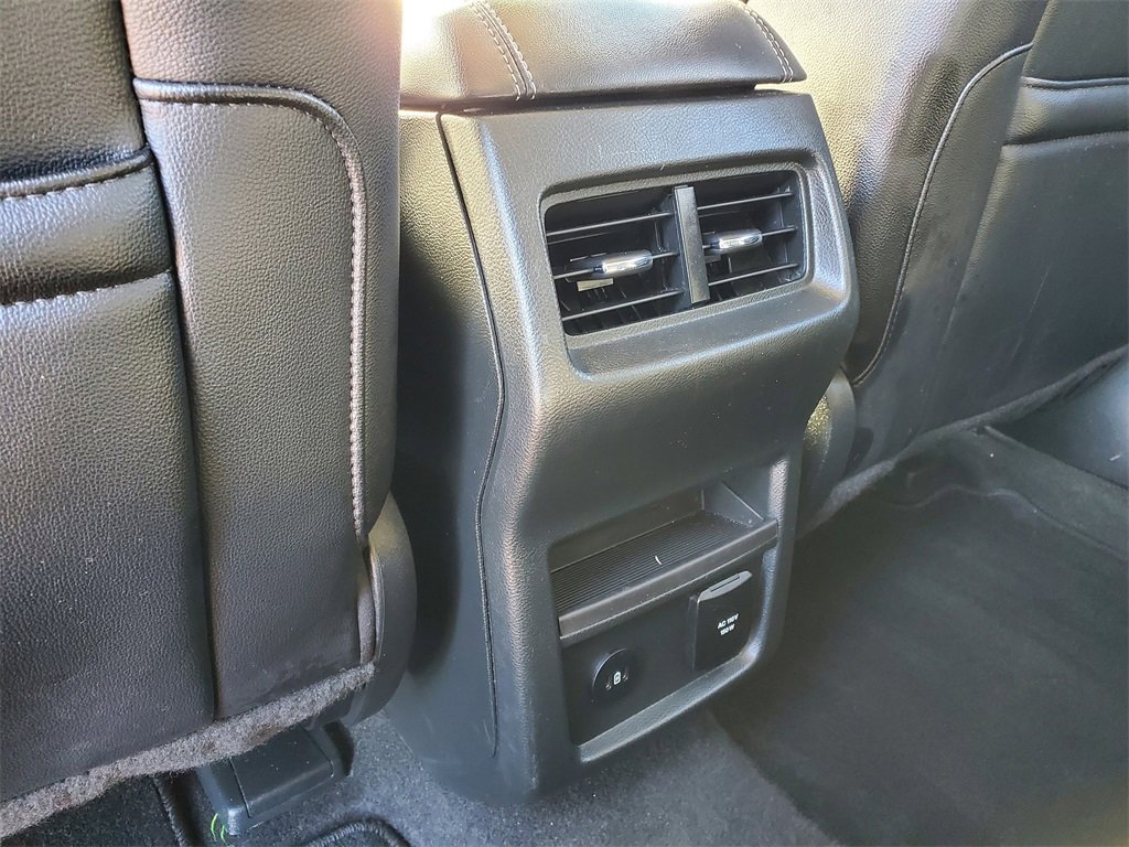 Used 2024 Ford Edge Titanium image 31