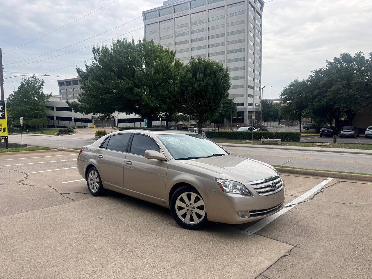 Used 2006 Toyota Avalon XLS FWD image 12