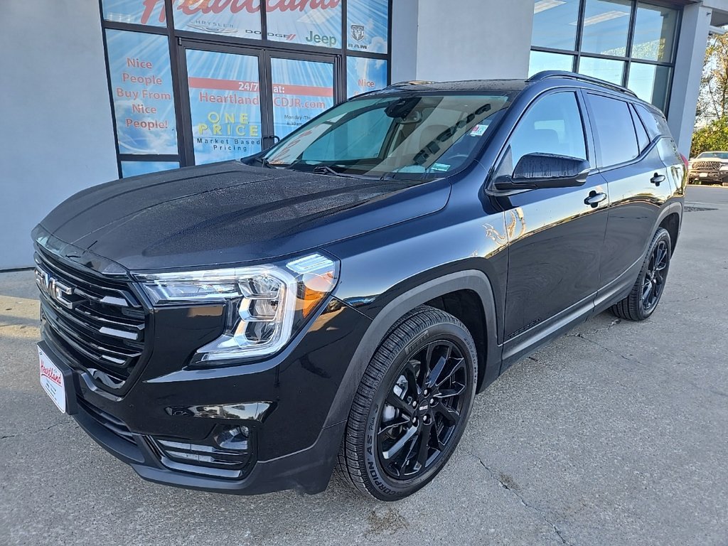 Used 2024 GMC Terrain SLT w/ Elevation Edition AWD/4WD image 2