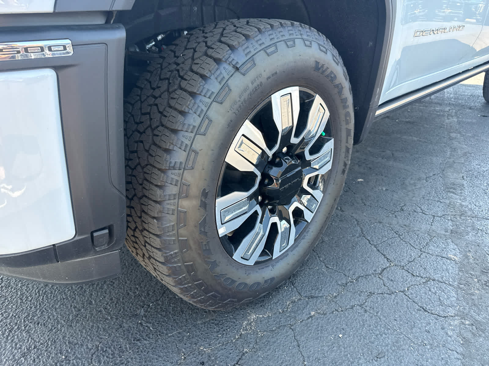 New 2026 GMC Sierra 3500 Denali w/ Denali Reserve Package AWD/4WD image 9