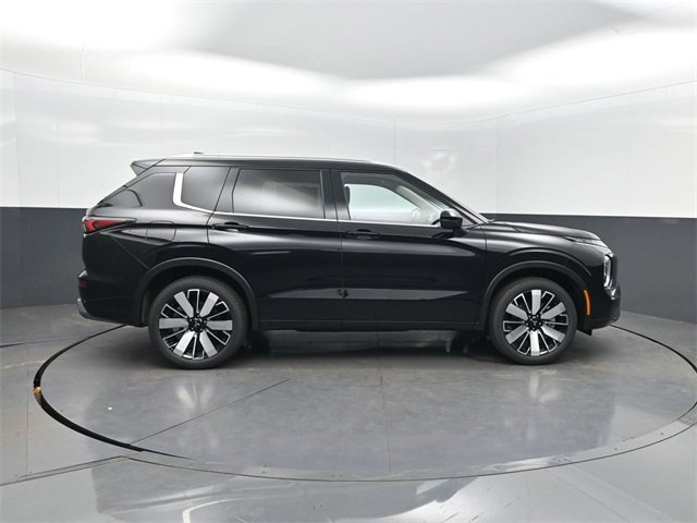 New 2025 Mitsubishi Outlander SEL image 32