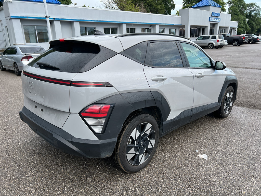 Used 2024 Hyundai Kona SEL FWD image 5