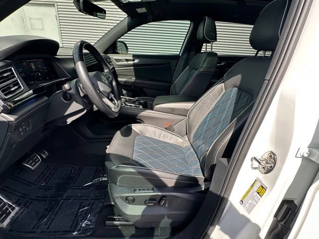 Used 2024 Volkswagen Atlas Cross Sport SEL Premium R-Line AWD/4WD image 26