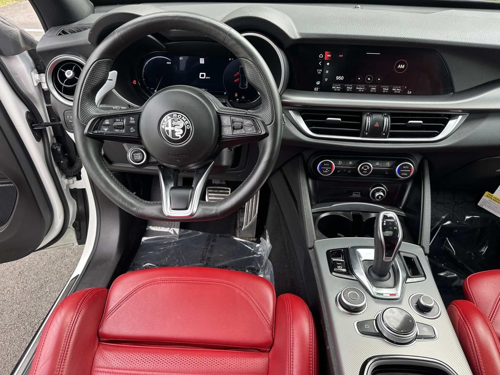 Used 2025 Alfa Romeo Stelvio Sprint w/ Veloce Package AWD/4WD image 21