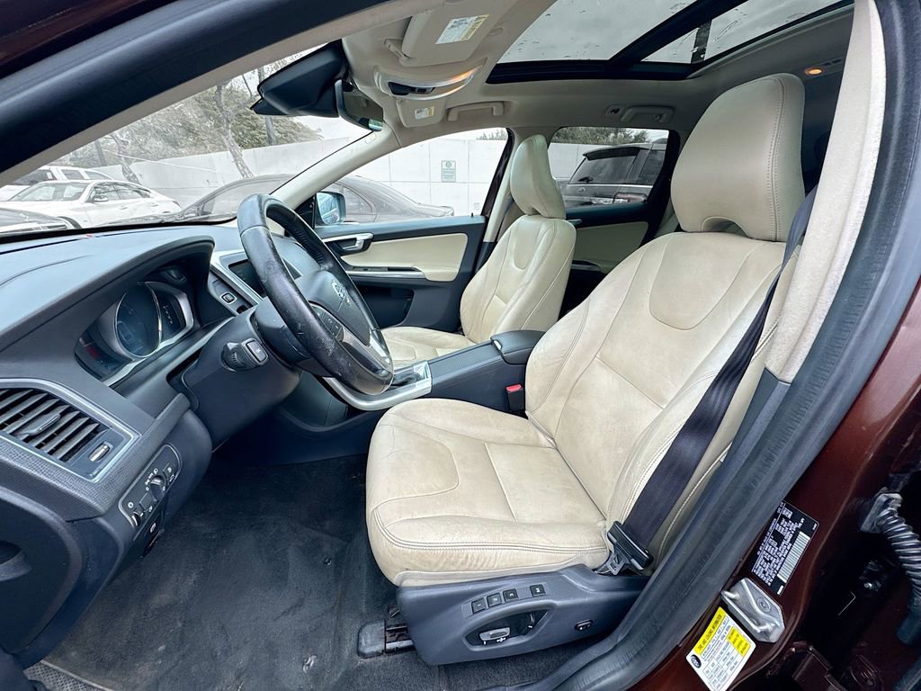 Used 2016 Volvo XC60 T6 w/ Proximity Package image 22