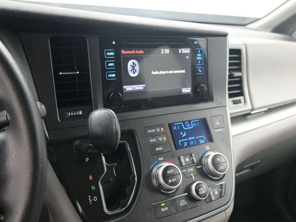 Used 2015 Toyota Sienna LE image 18