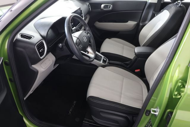 Used 2023 Hyundai Venue SEL w/ Cargo Package image 17