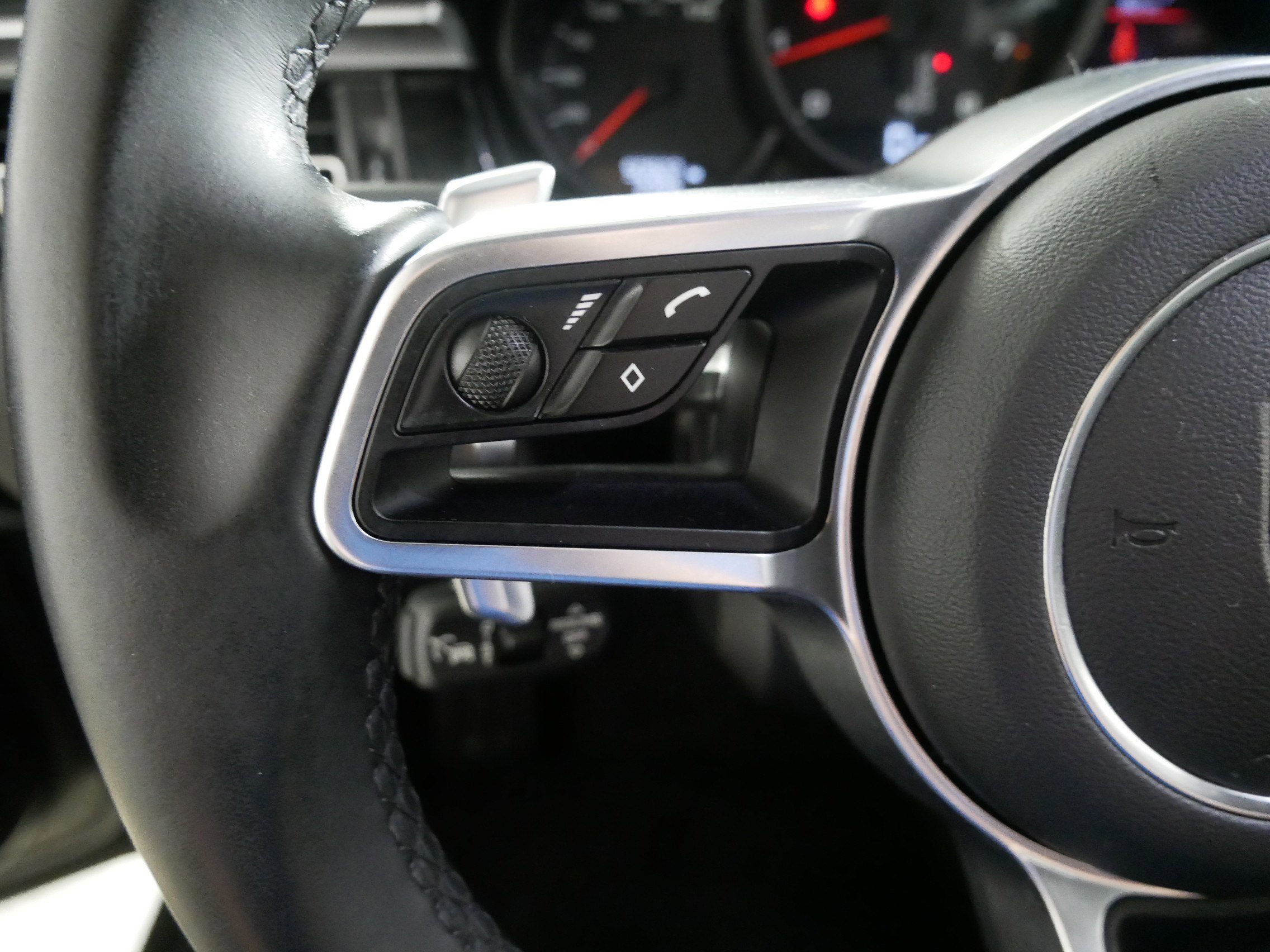 Used 2019 Porsche Macan image 27