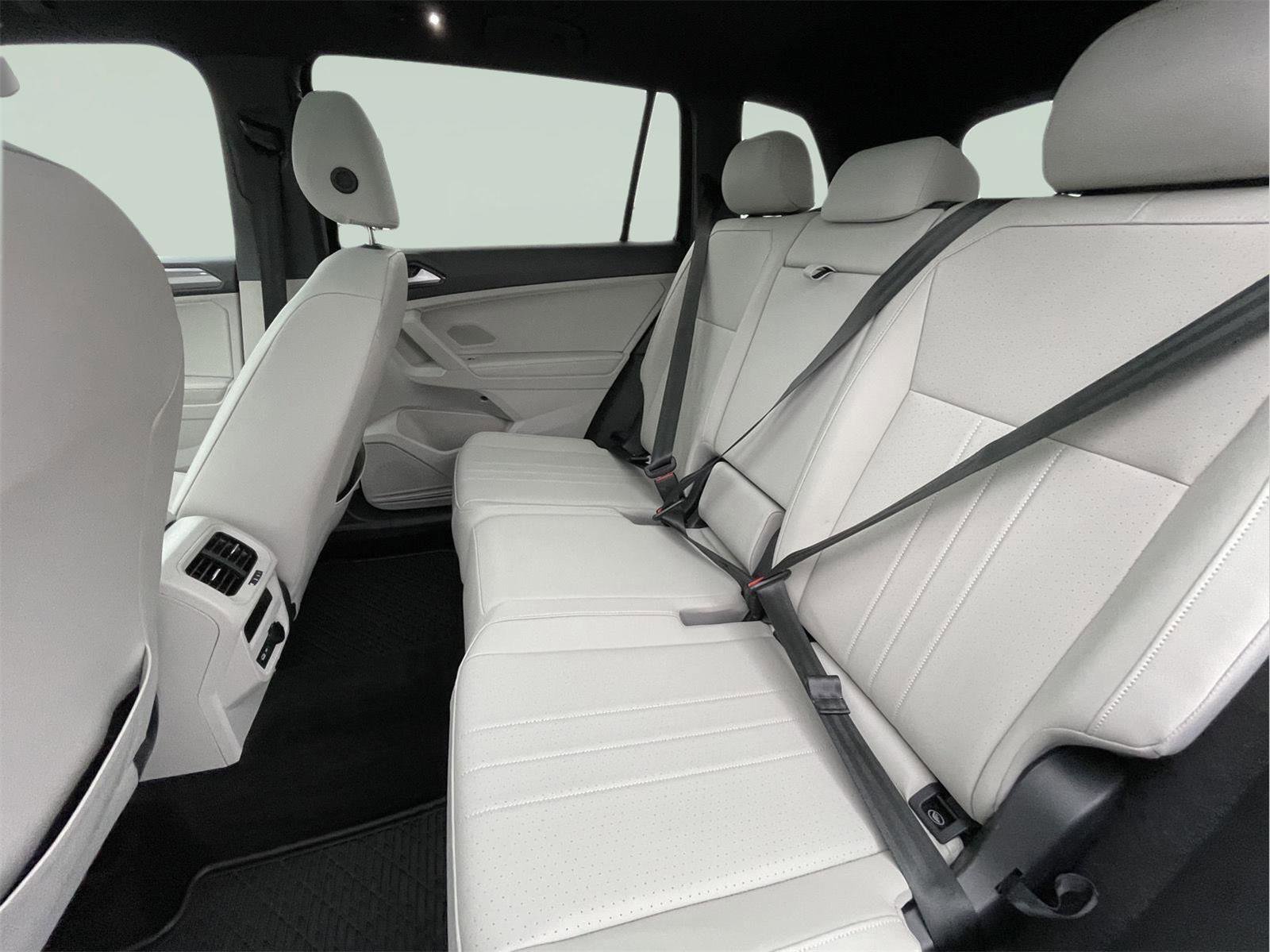 Used 2023 Volkswagen Tiguan SE R-Line image 16