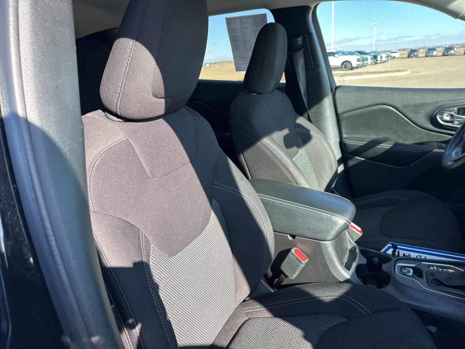 Used 2019 Jeep Cherokee Latitude w/ Cold Weather Group image 31