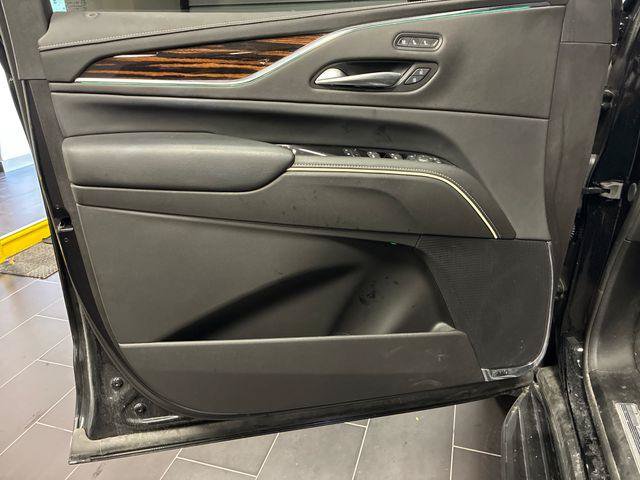 Certified 2024 Cadillac Escalade ESV Premium Luxury w/ Performance Package AWD/4WD image 42