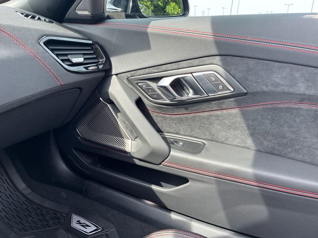 New 2026 BMW Z4 M40i RWD image 17