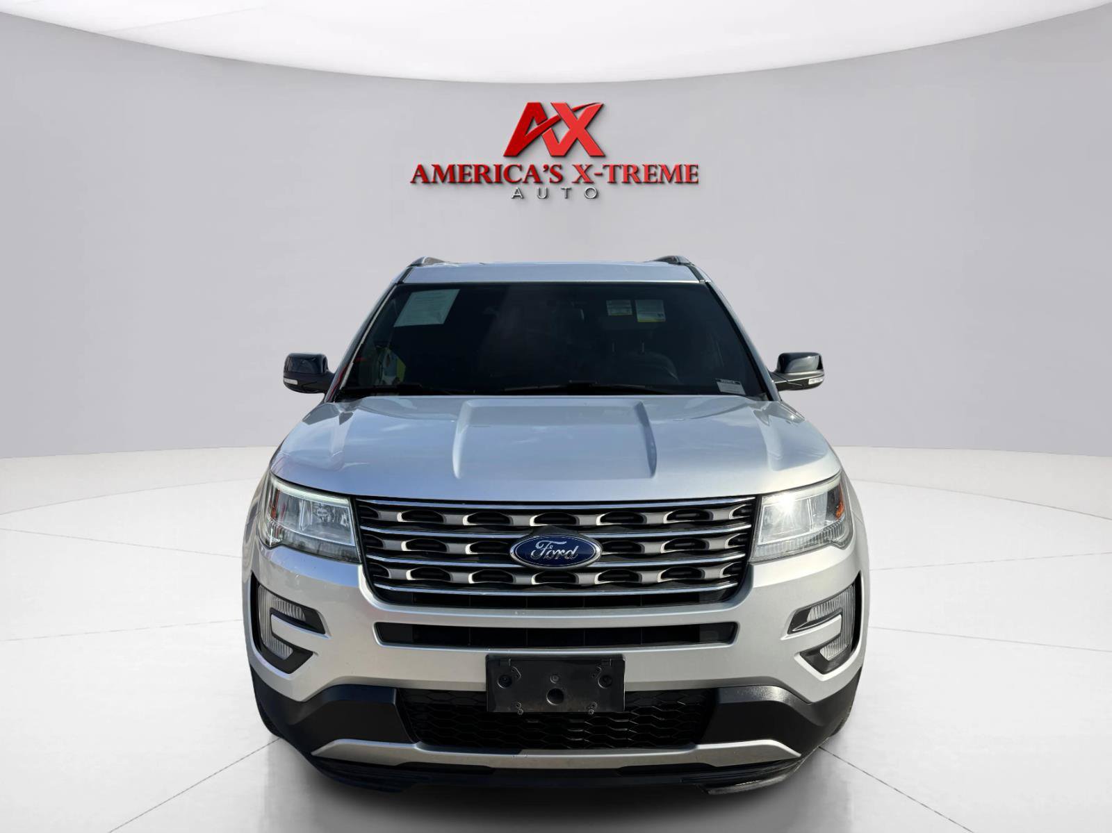 Used 2017 Ford Explorer XLT FWD image 9