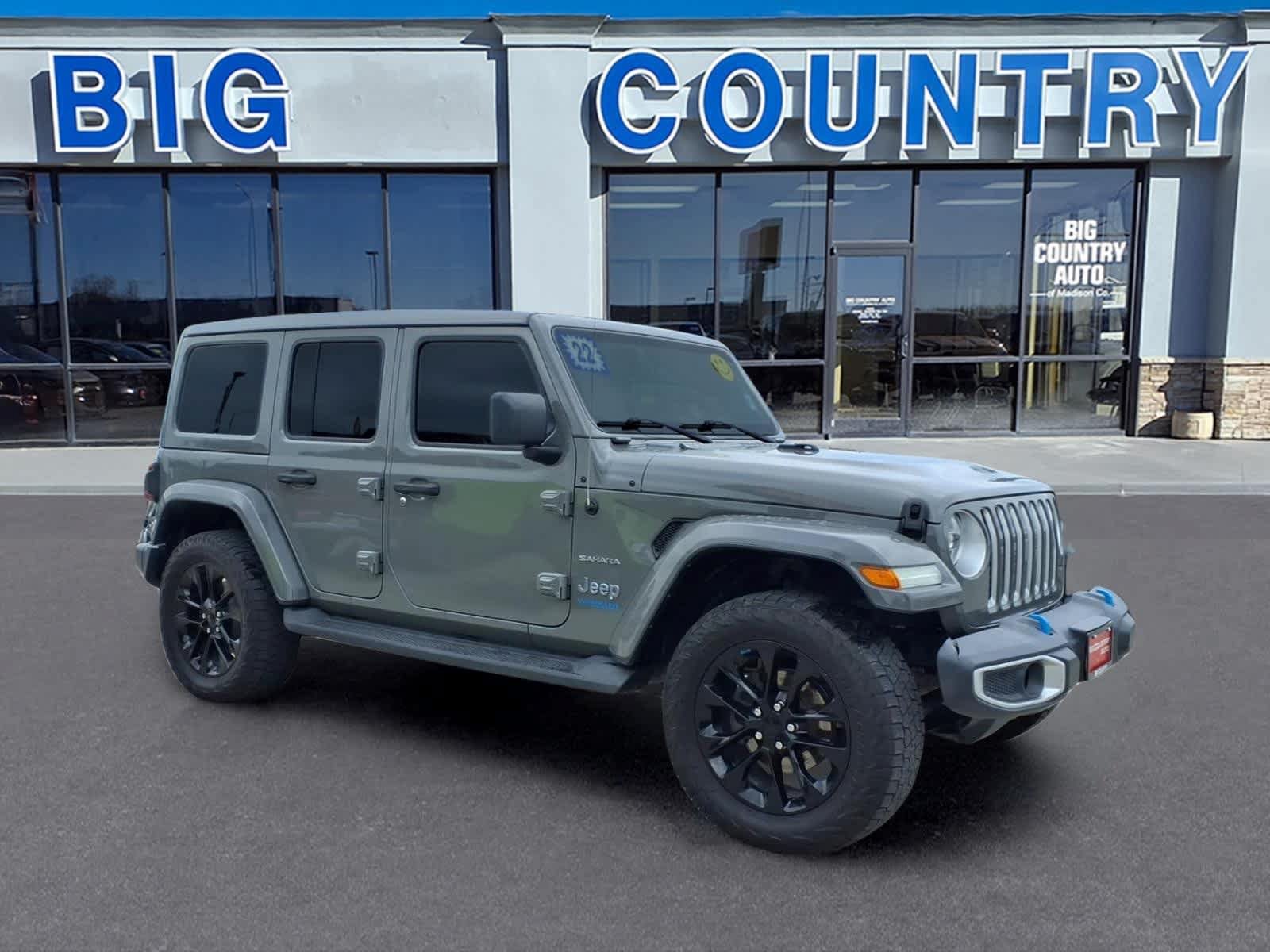 Used 2022 Jeep Wrangler Unlimited Sahara w/ Cold Weather Group AWD/4WD image 3