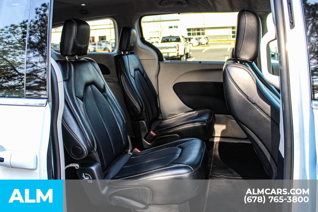 Used 2024 Chrysler Pacifica Touring-L image 23