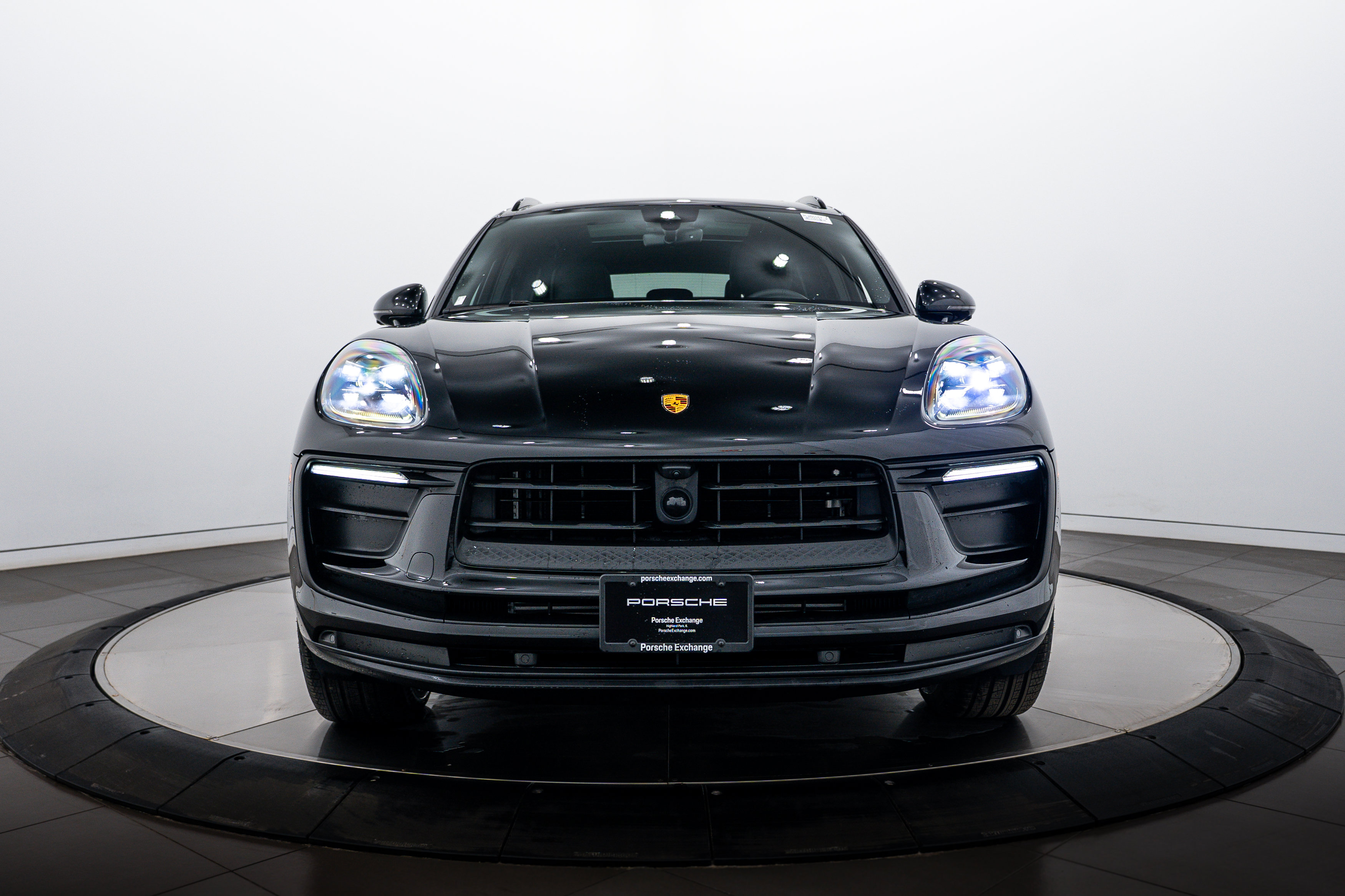 Certified 2026 Porsche Macan AWD/4WD image 10