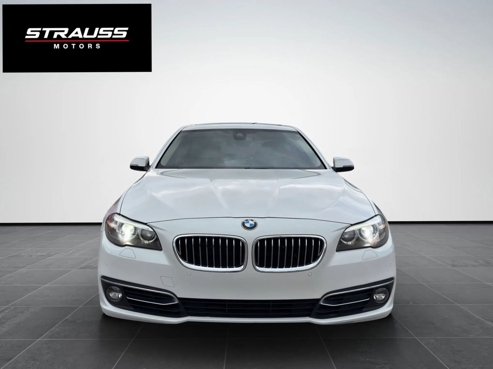 Used 2016 BMW 528i Sedan w/ Premium Package image 3