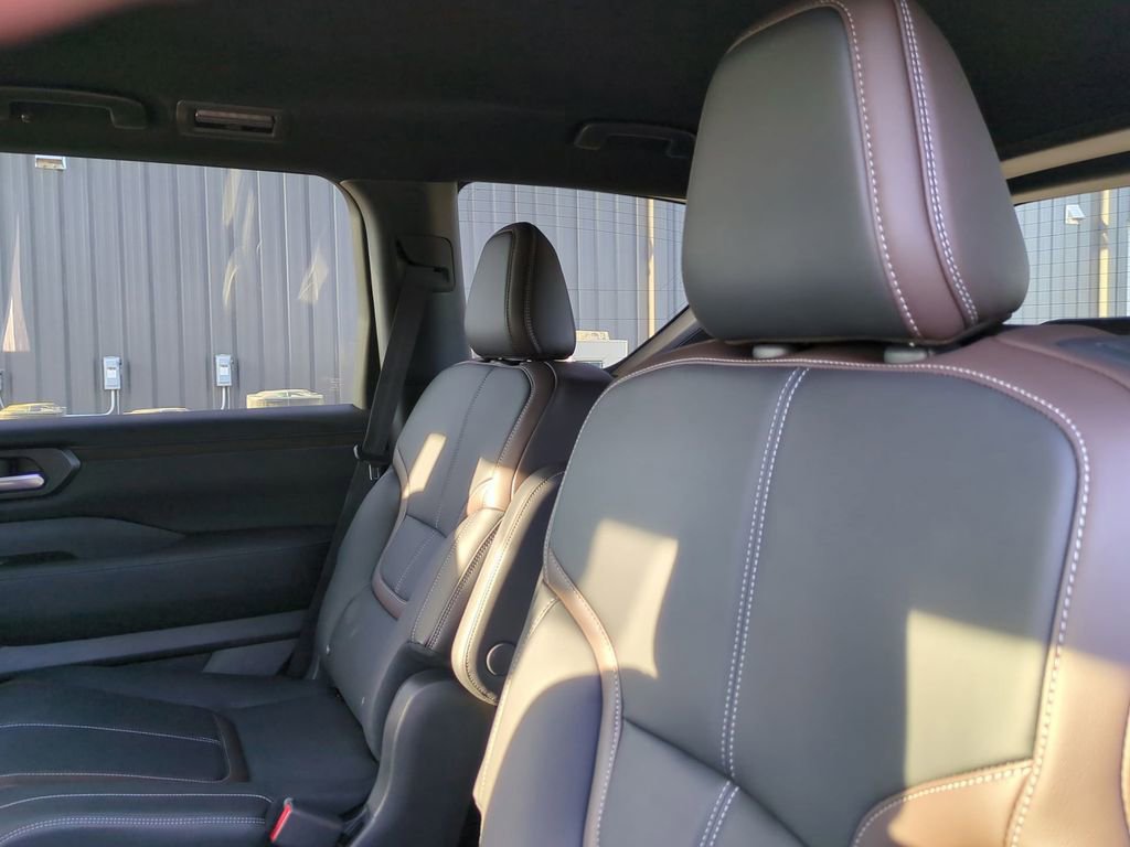 New 2026 Nissan Armada SL w/ Captain's Chari Seat Package image 28