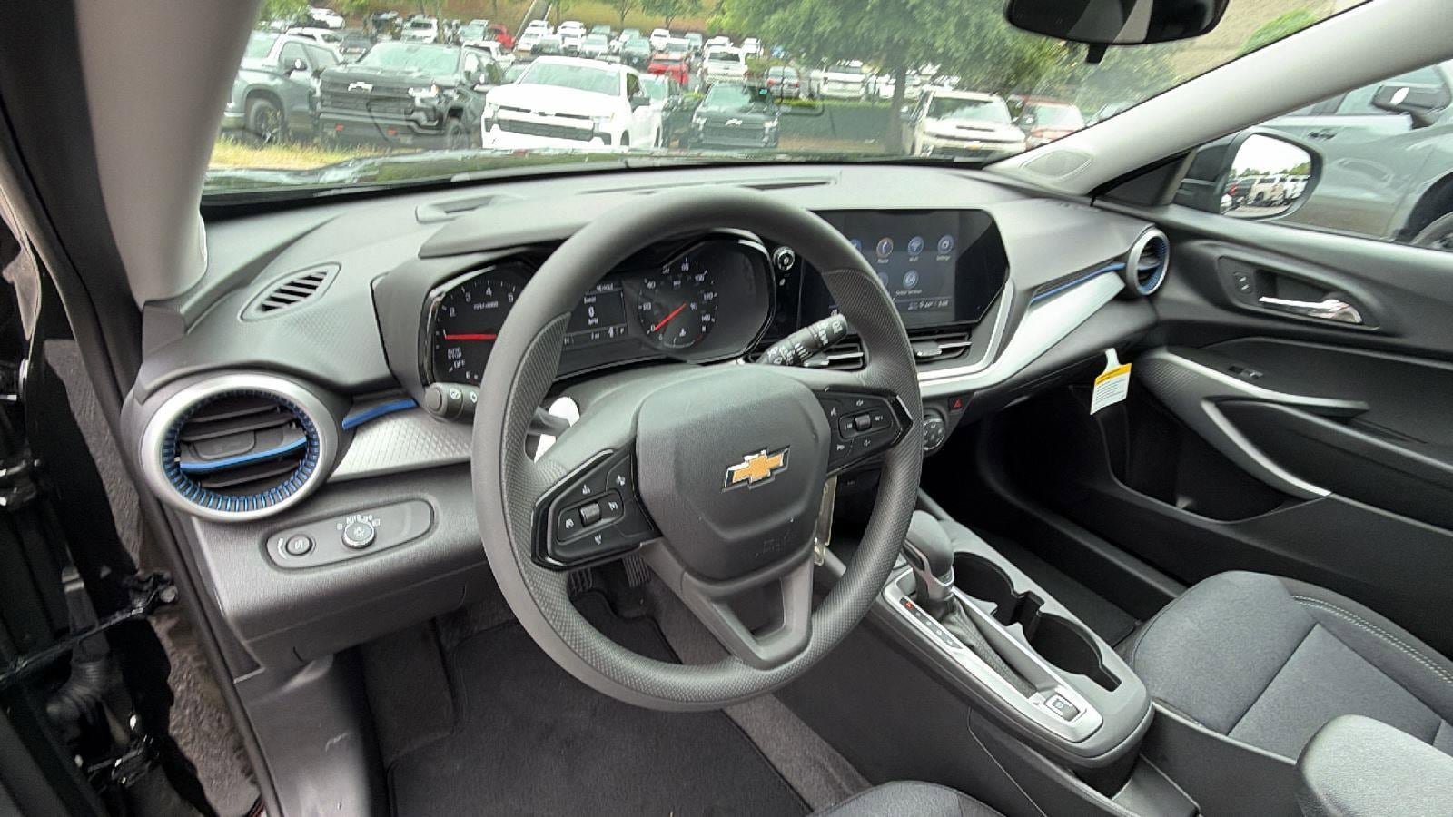 New 2026 Chevrolet Trax LS w/ LS Convenience Package FWD image 17