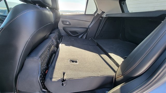 Used 2020 Chevrolet Trax LT w/ Sun & Sound Package image 46