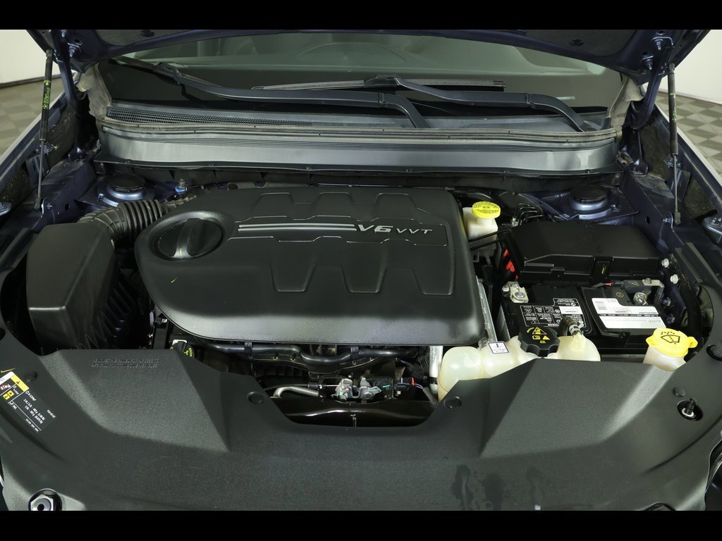 Used 2019 Jeep Cherokee Latitude w/ Popular Appearance Group image 19