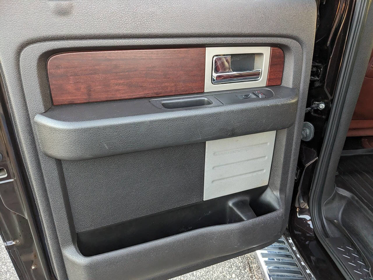 Used 2013 Ford F150 King Ranch w/ King Ranch Luxury Pkg image 27