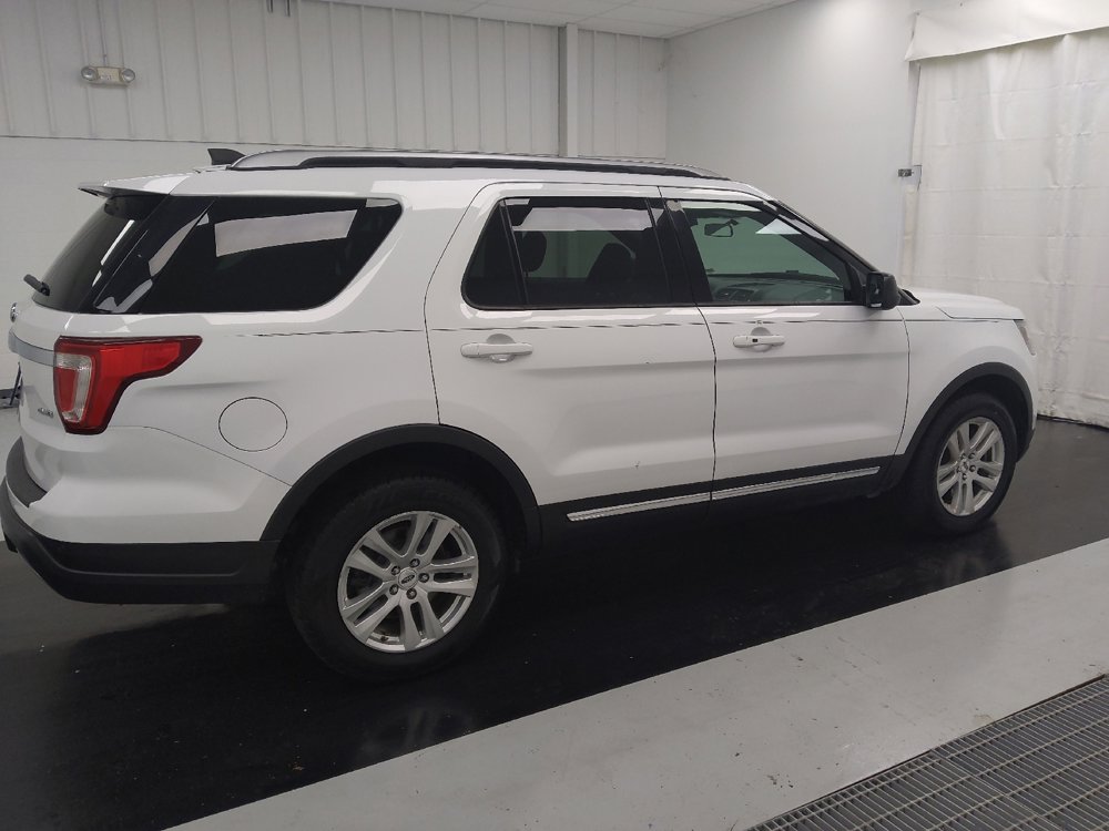 Used 2019 Ford Explorer XLT image 10
