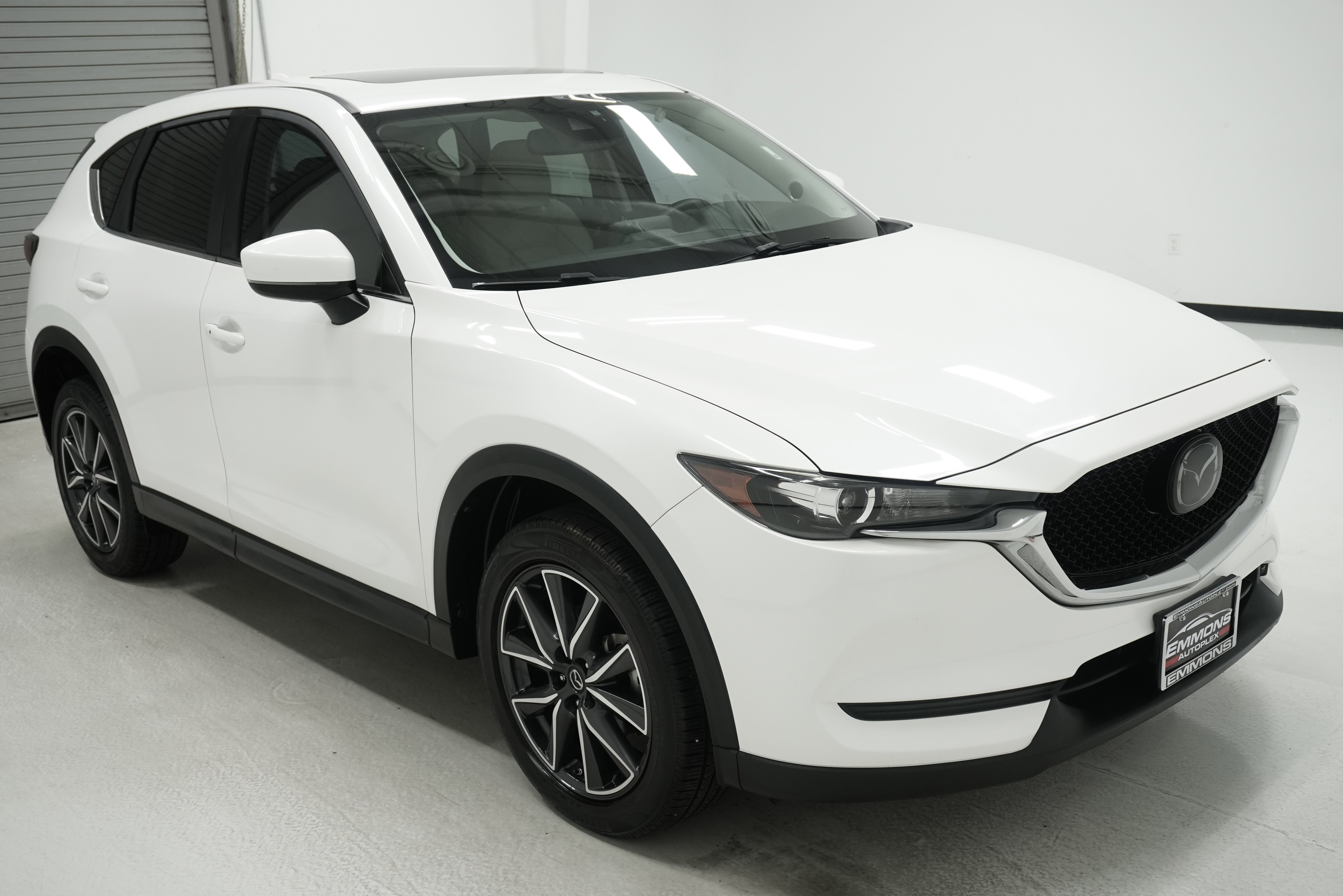 Used 2018 MAZDA CX-5 Touring w/ Preferred Equipment Package FWD image 3