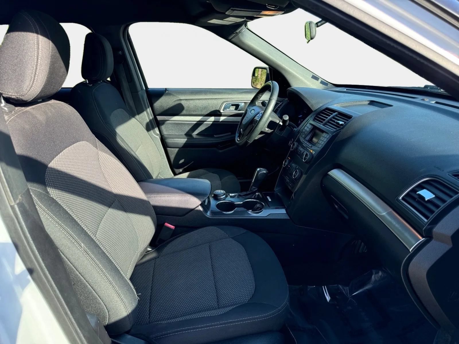 Used 2018 Ford Explorer XLT AWD/4WD image 10