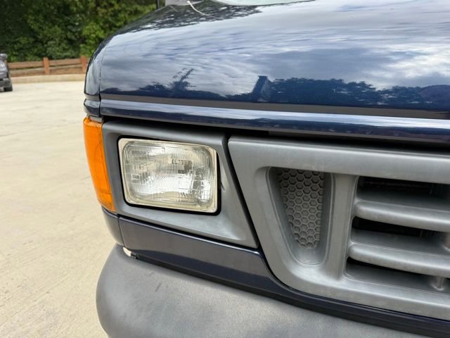 Used 2003 Ford E-350 and Econoline 350 Super Duty Wagon RWD image 54