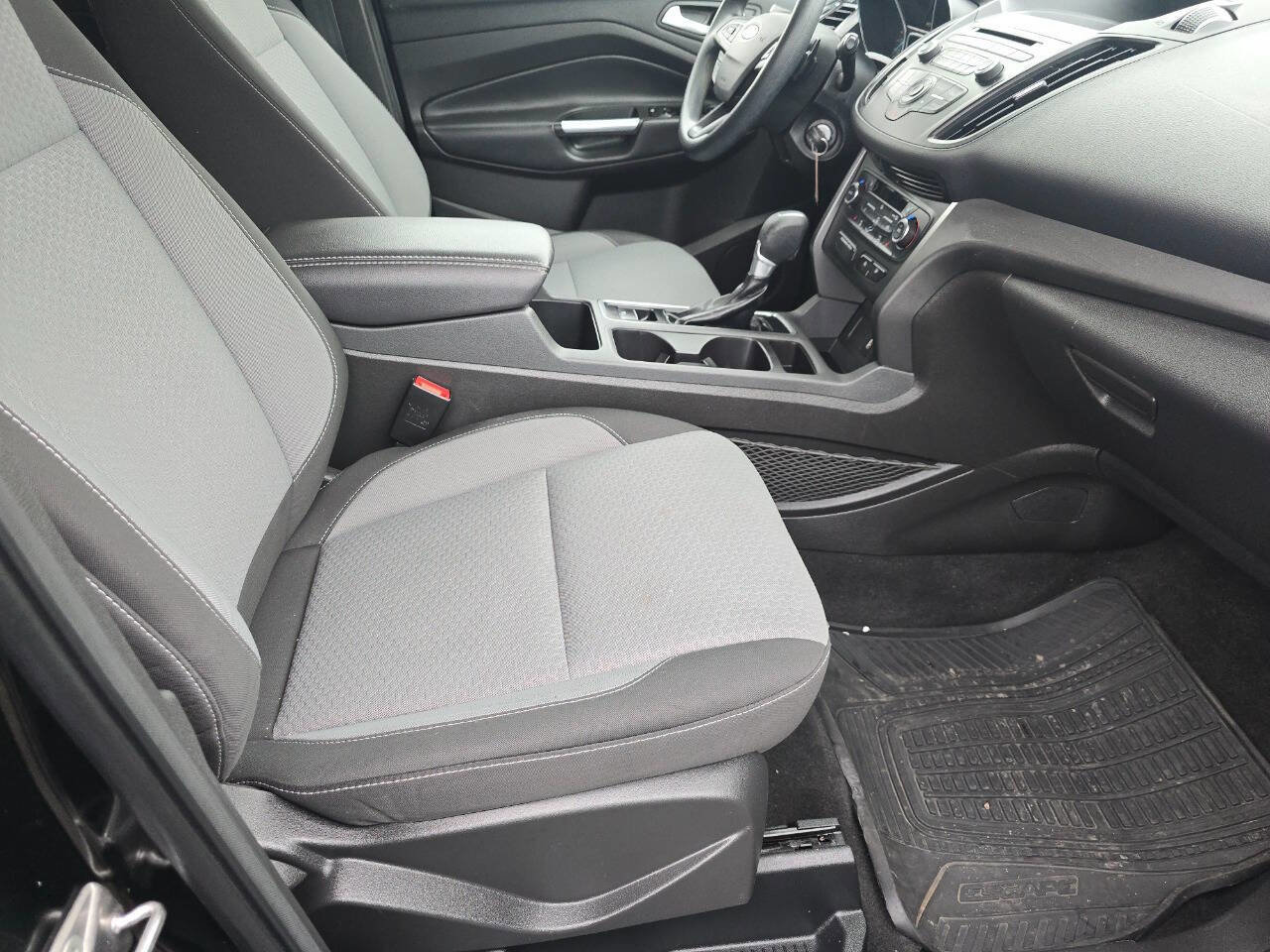 Used 2017 Ford Escape SE w/ SE Cold Weather Package image 25