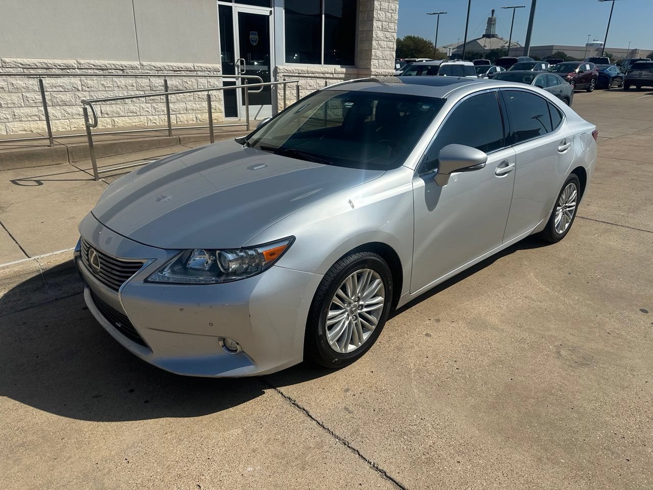 Used 2015 Lexus ES 350 w/ Luxury Package FWD image 3