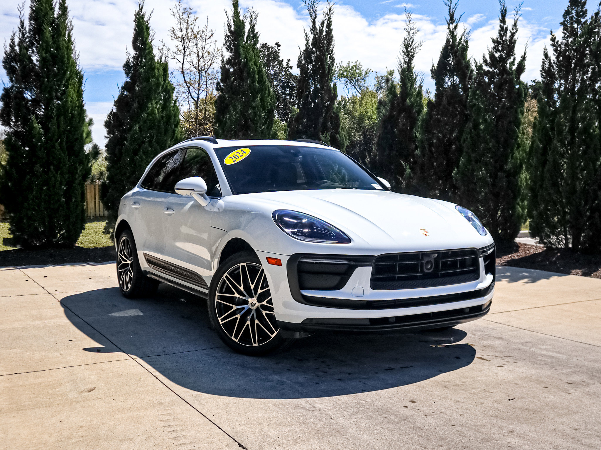 Used 2024 Porsche Macan AWD/4WD image 2