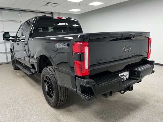 Used 2024 Ford F350 Lariat w/ Black Appearance Package AWD/4WD image 8