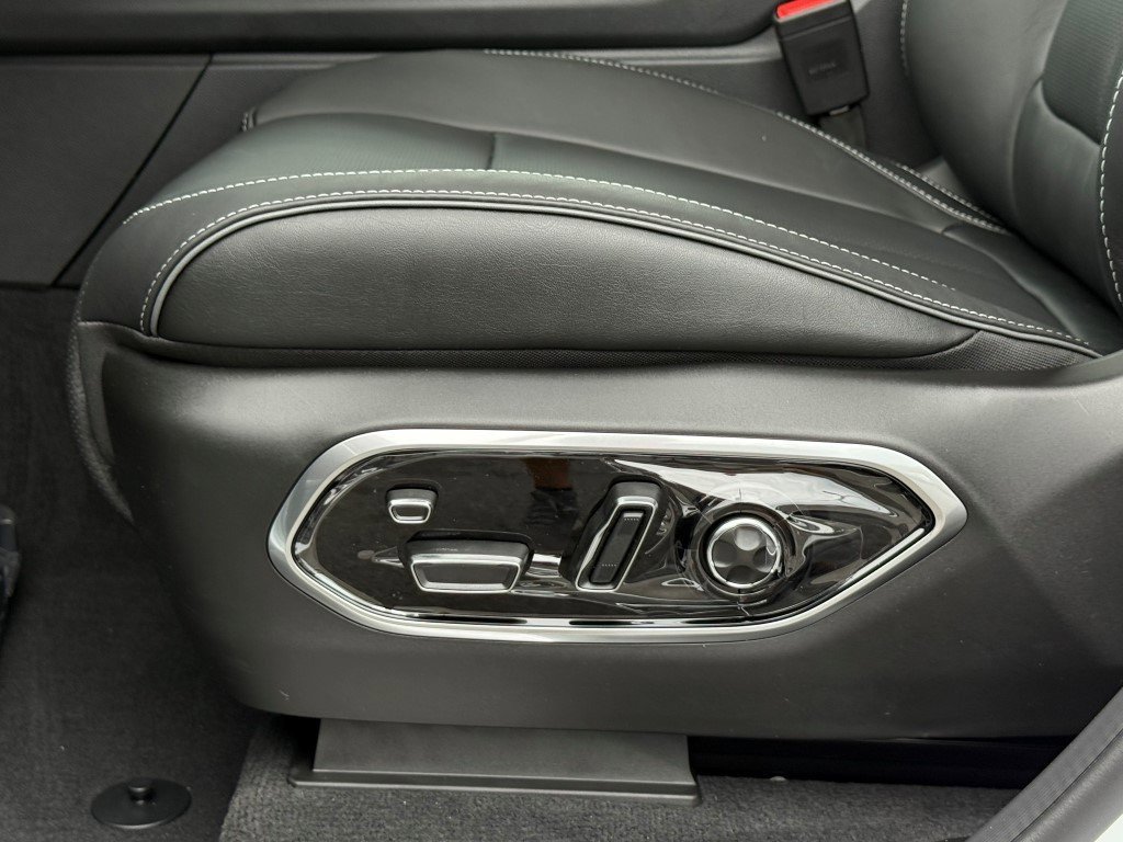 New 2025 Jeep Grand Cherokee Overland w/ Adv Protech Group III image 19