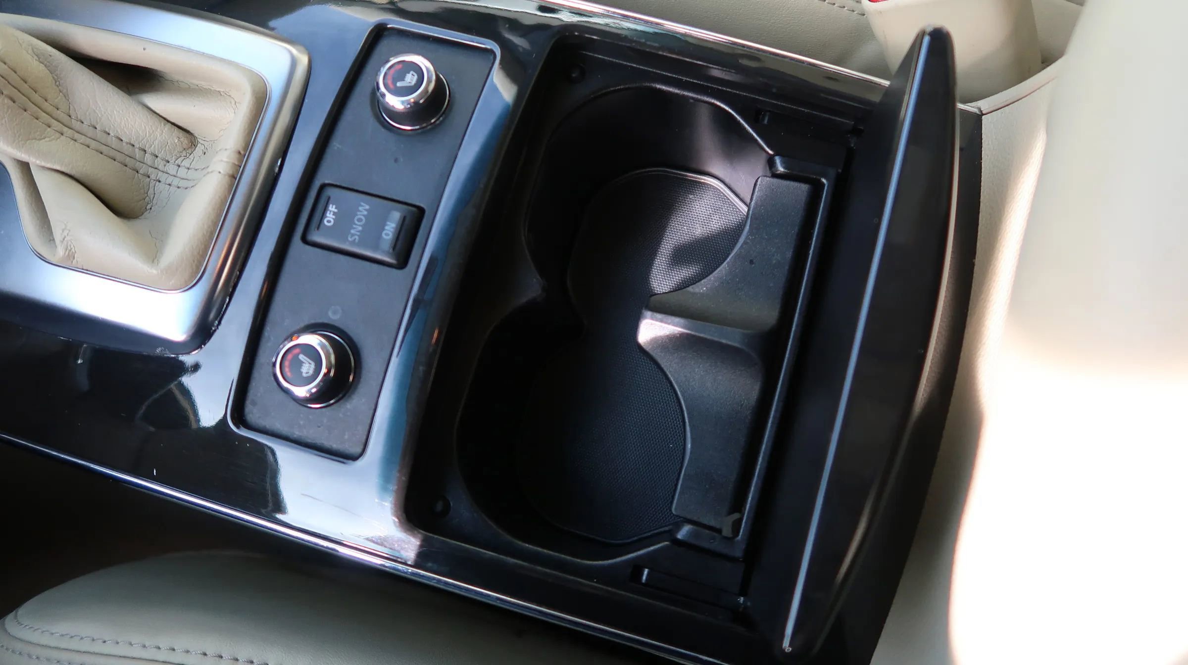 Used 2017 INFINITI QX70 3.7 w/ Premium Package image 32