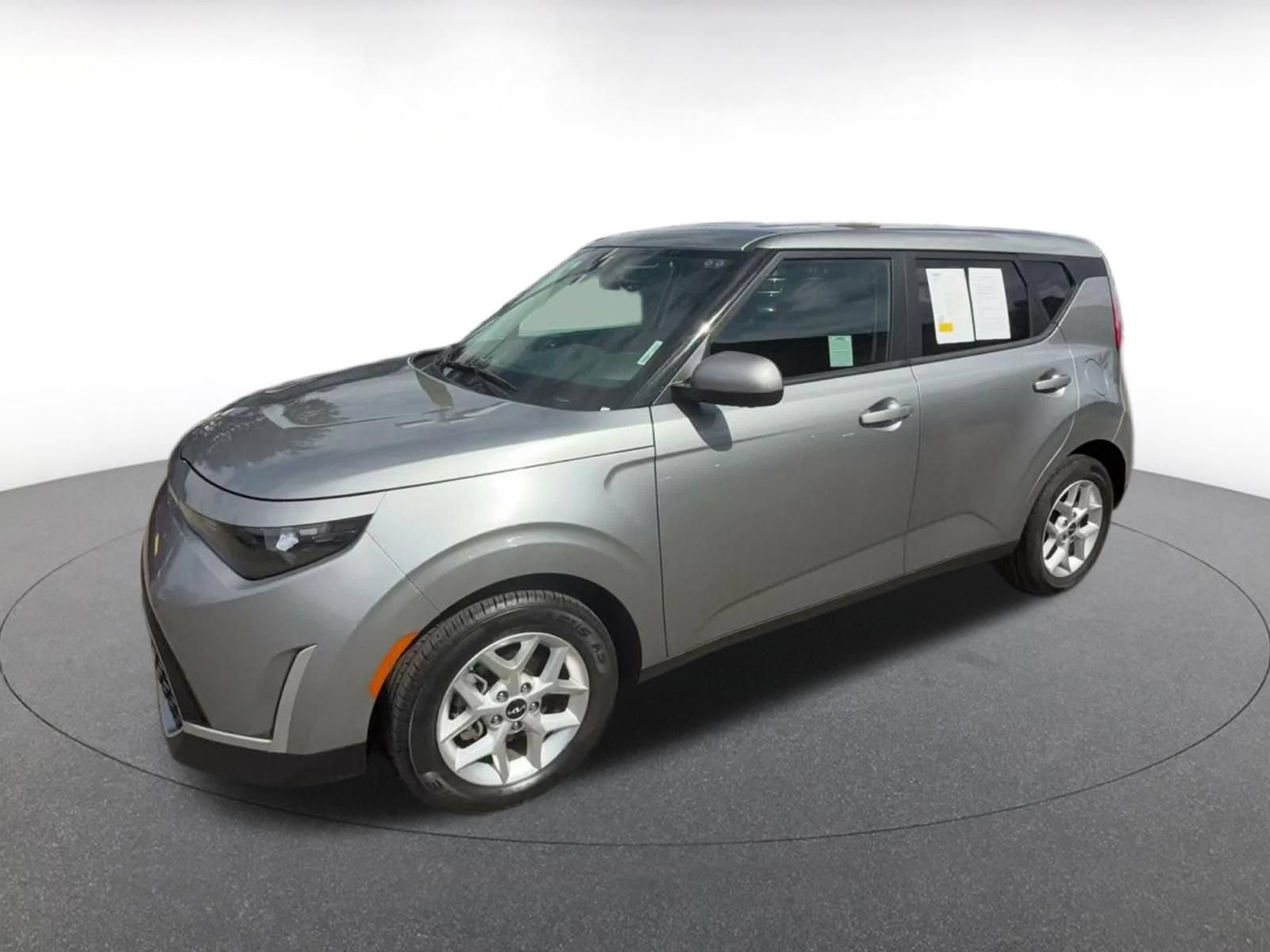 Used 2025 Kia Soul LX w/ LX Technology Package FWD image 6
