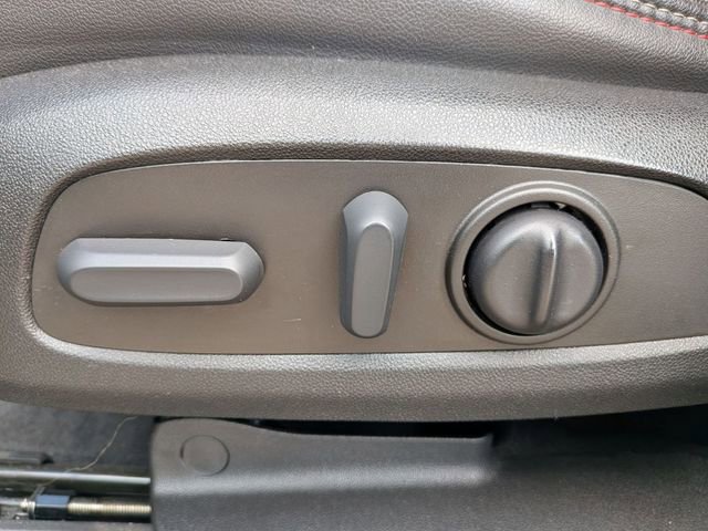 Used 2023 Chevrolet Traverse RS image 13