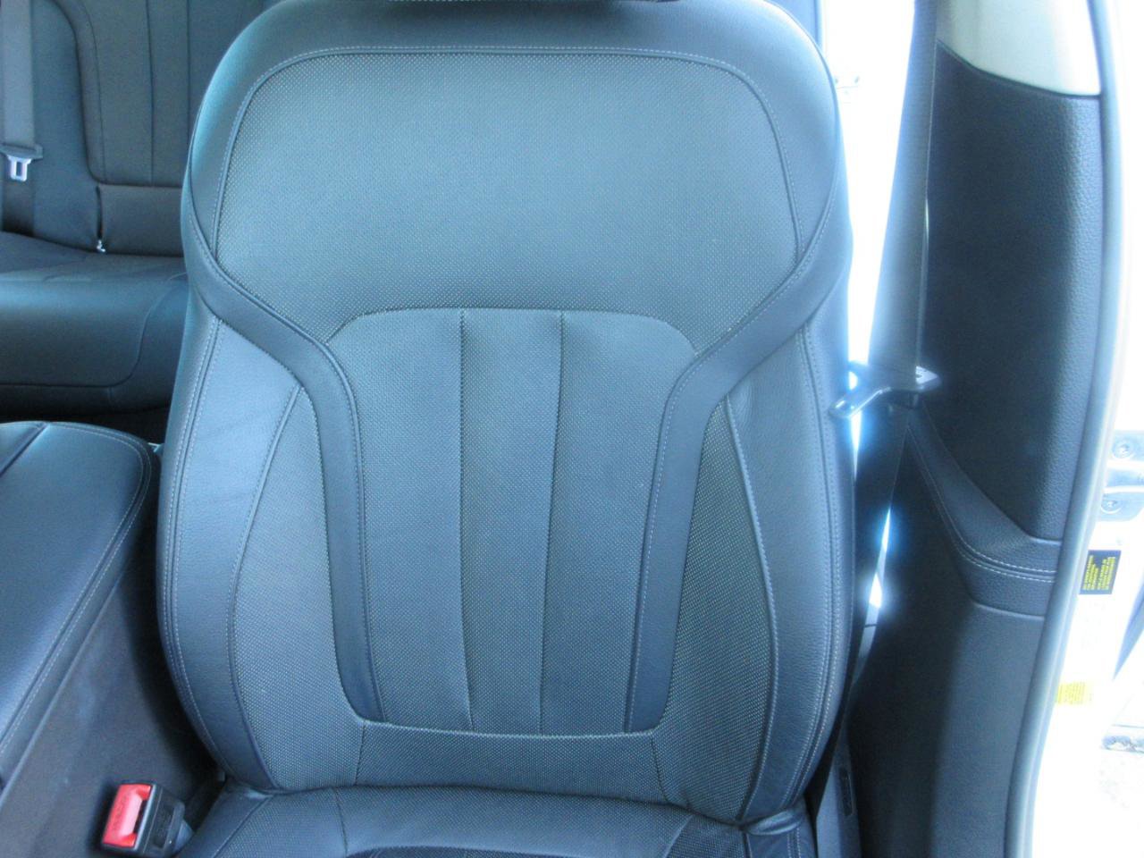 Used 2022 BMW 740i image 11