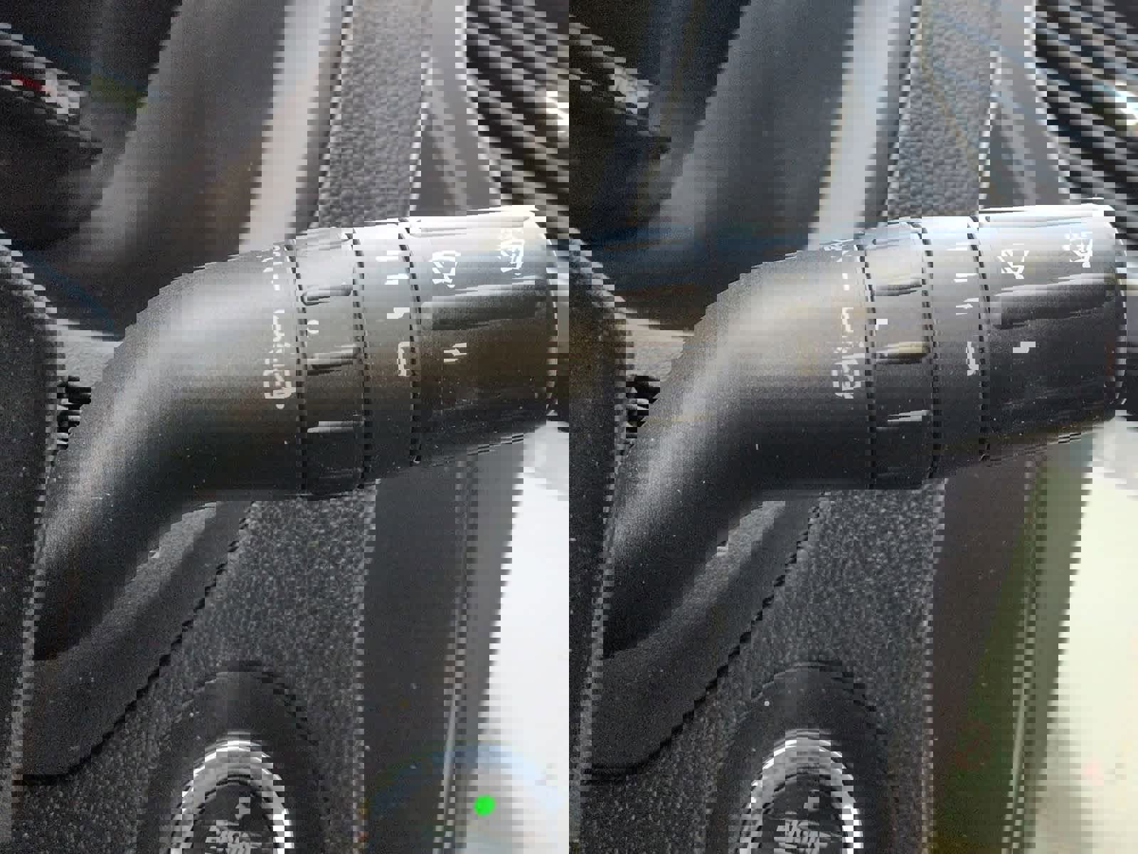 Certified 2018 Ford Explorer XLT w/ Equipment Group 202A image 28