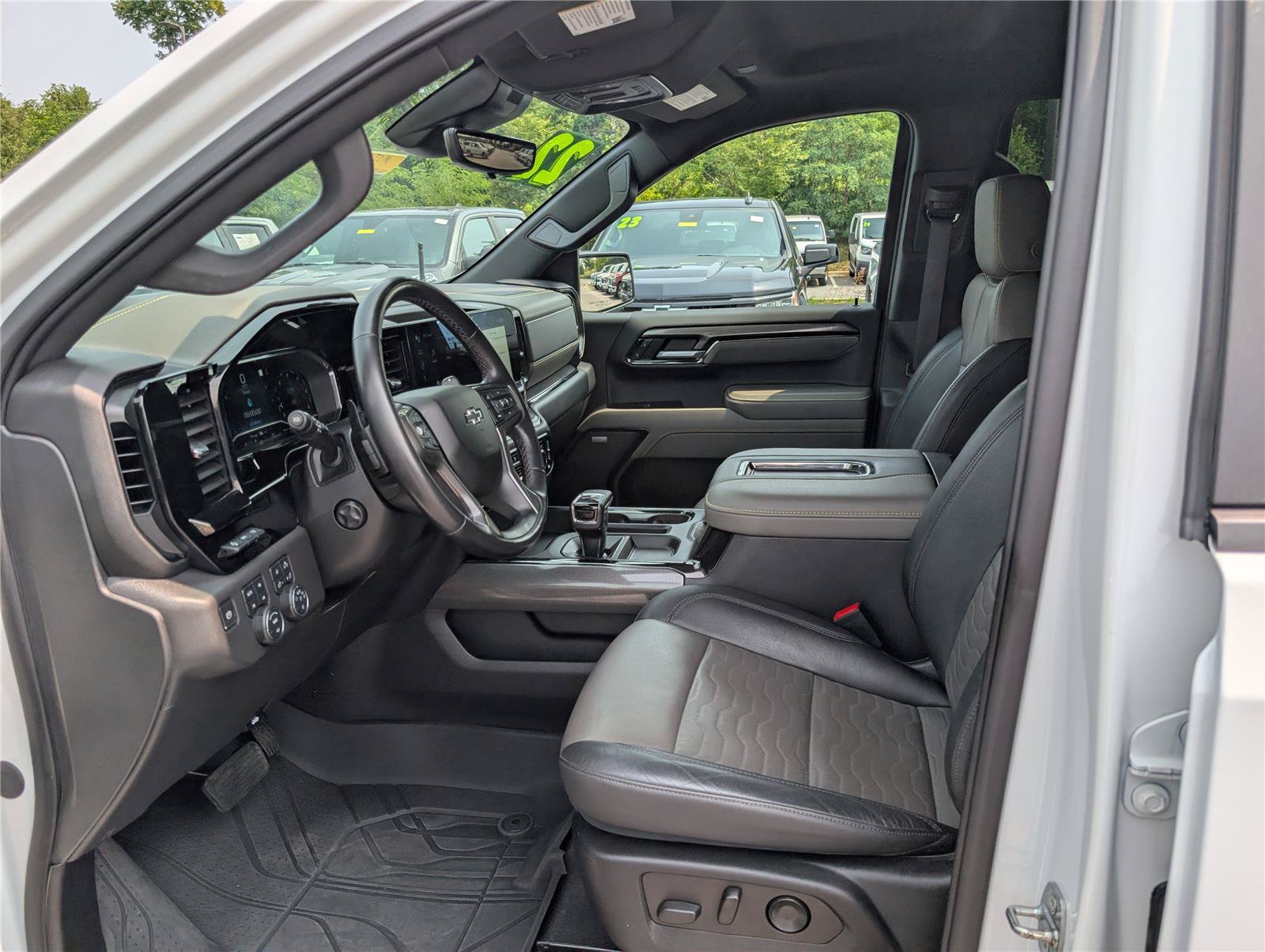 Used 2022 Chevrolet Silverado 1500 ZR2 w/ Technology Package AWD/4WD image 14