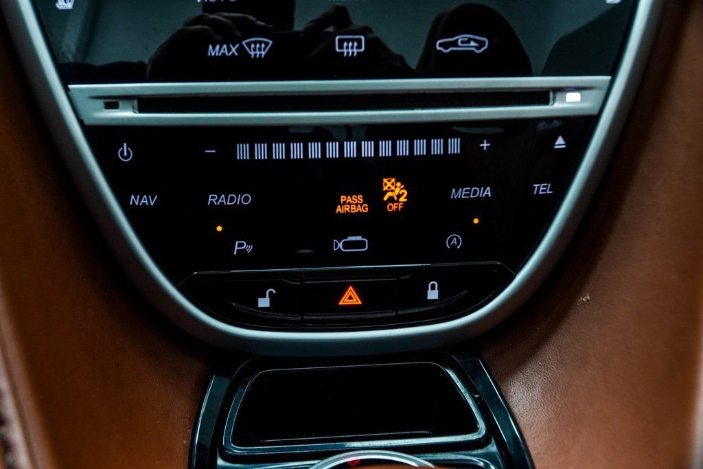 Used 2019 Aston Martin DB11 Volante image 27