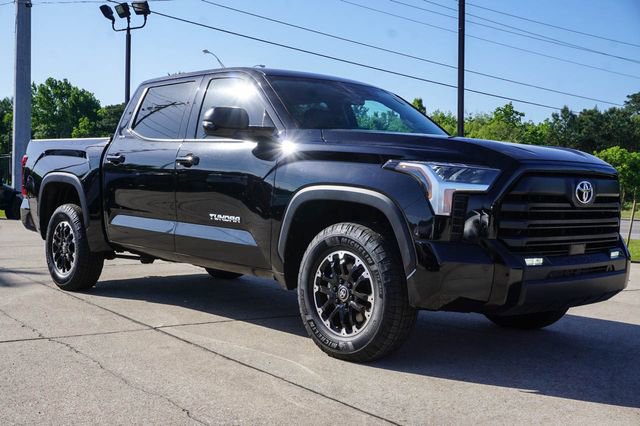 Used 2023 Toyota Tundra SR5 w/ SR5 Premium Package AWD/4WD image 2